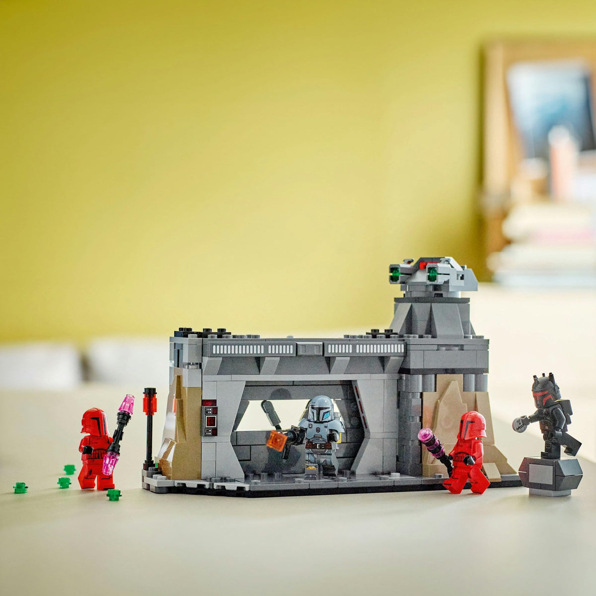 LEGO® Star Wars™ The Mandalorian Paz Vizsla and Moff Gideon Battle 75386