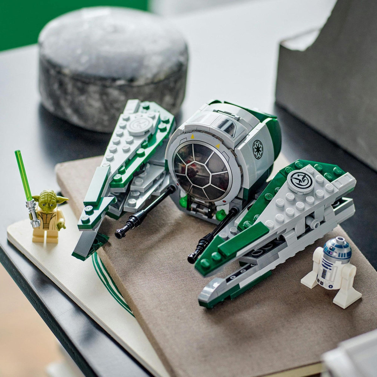 LEGO® Star Wars™ The Clone Wars Yoda’s Jedi Starfighter 75360